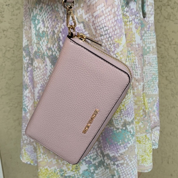 Michael Kors Jet Set Travel LG Flat MF Phone Case - Picture 8 of 16